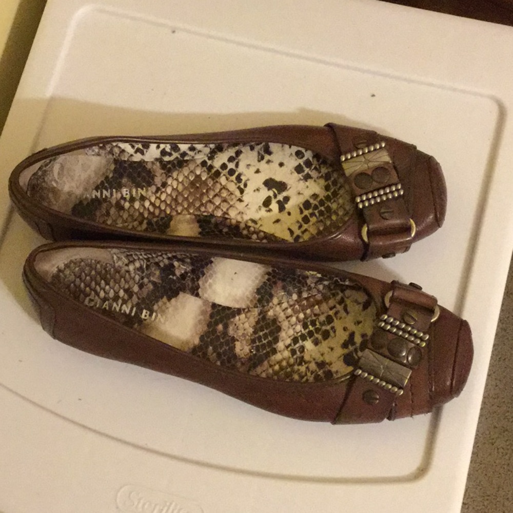Gianni Bini brown flats